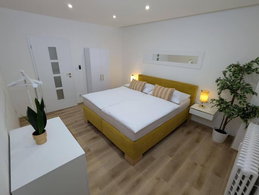 Cool Apartment Znojmo Bagian luar foto